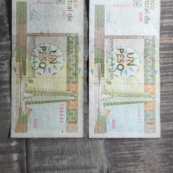 Assorted World Currency Notes - Picture 9 of 16